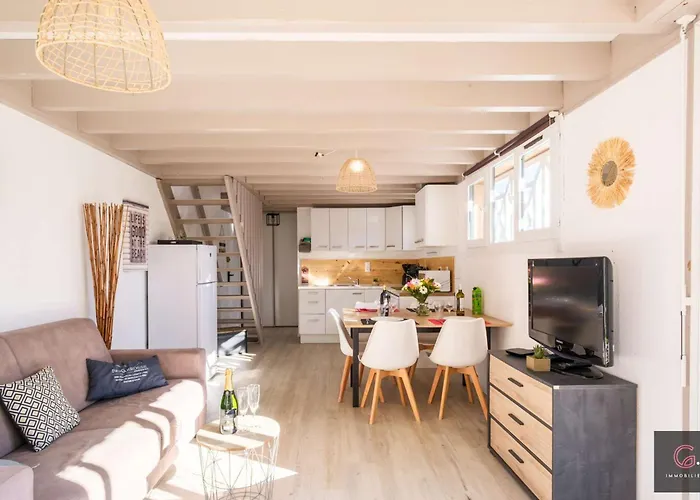 Βίλα Maison De A Pour 6 Personnes *